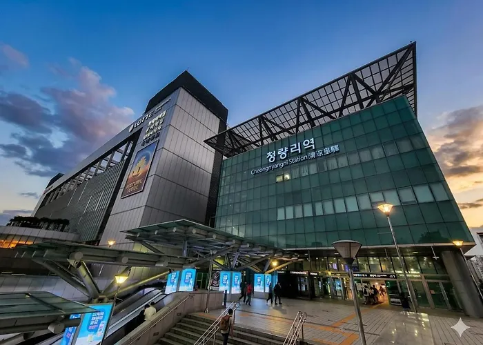 5-minute Walk From 동대문, Ddp Seongsu, Jongno, And Ktx Cheongnyangni Station *